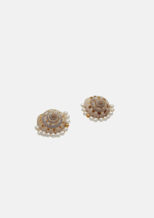 Boucles Chanel en coquillage LA MAISON GISEL B.